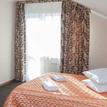 Hotel Veles Brovary Exteriér fotografie