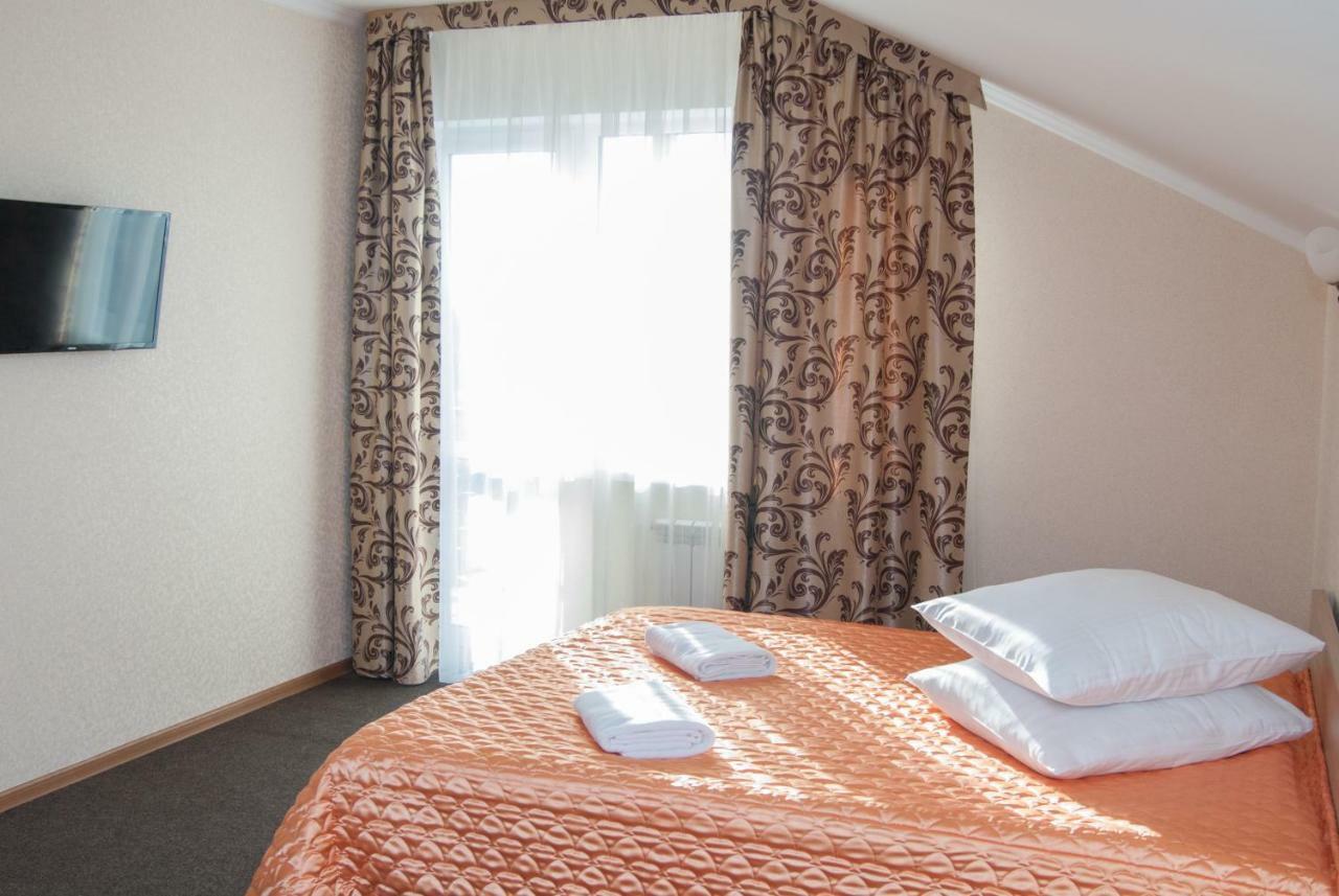 Hotel Veles Brovary Exteriér fotografie