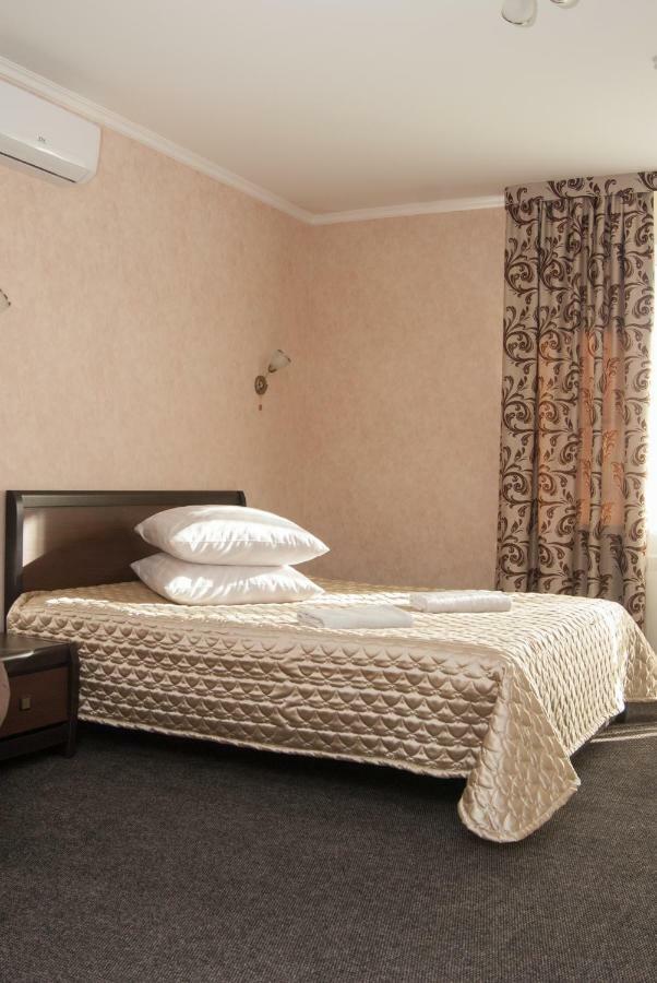 Hotel Veles Brovary Exteriér fotografie