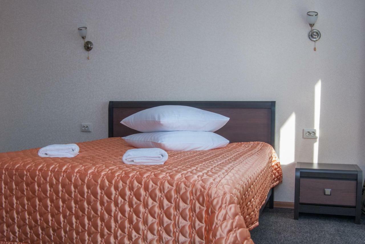 Hotel Veles Brovary Exteriér fotografie